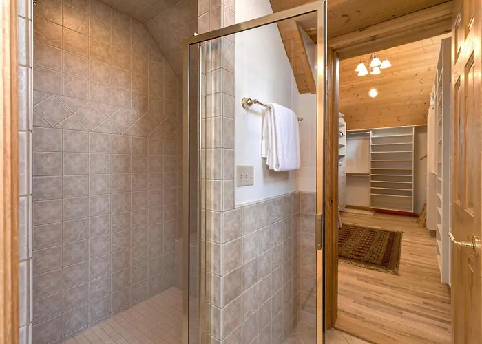 Abode At Golden Spruce Holiday home *