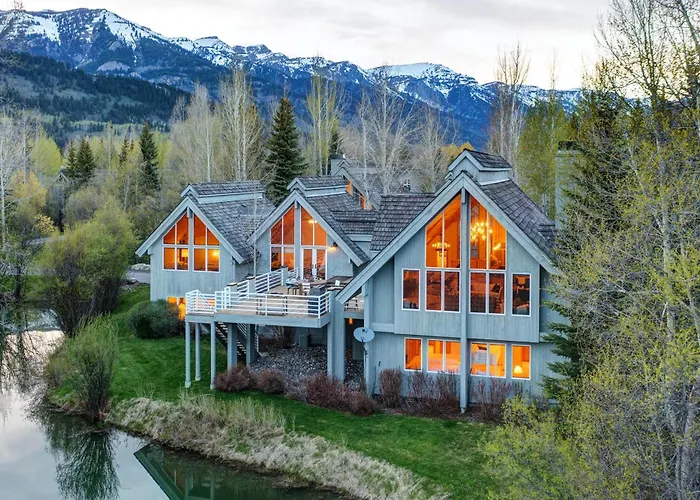 Abode At Golden Spruce Holiday home *