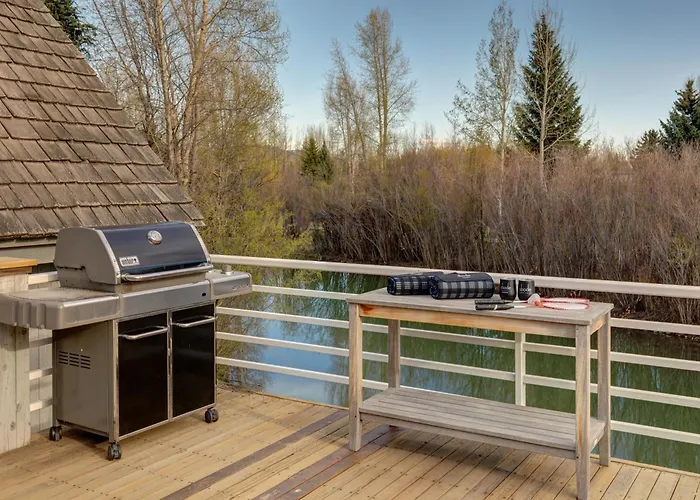 Holiday home Abode At Golden Spruce Wilson
