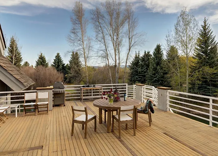 Holiday home Abode At Golden Spruce