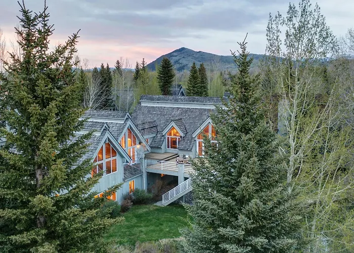 Holiday home Abode At Golden Spruce Wilson