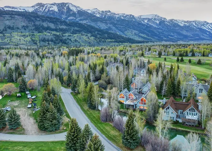 Holiday home Abode At Golden Spruce *