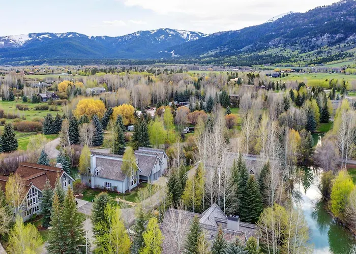 Abode At Golden Spruce Holiday home
