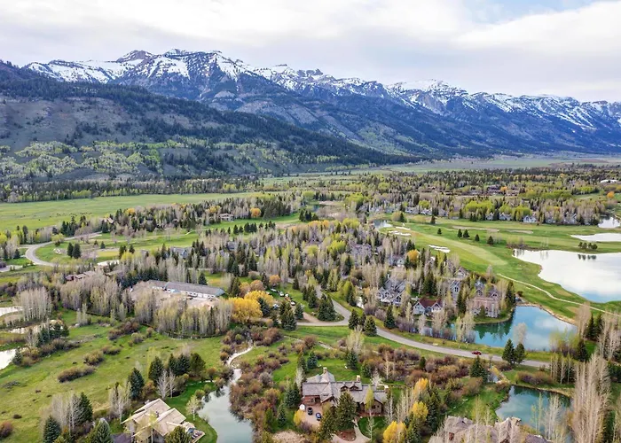 Holiday home Abode At Golden Spruce